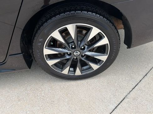 Used 2019 Nissan Sentra SR FWD image 32