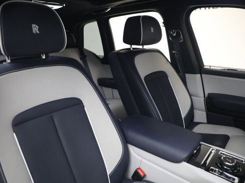 Used 2022 Rolls-Royce Cullinan Black Badge AWD/4WD image 20
