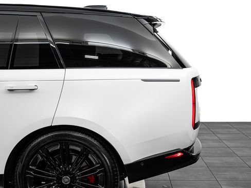 Used 2024 Land Rover Range Rover SV AWD/4WD image 14