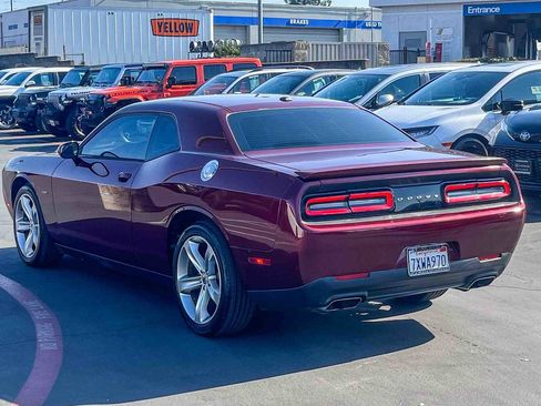 Used 2017 Dodge Challenger R/T image 2