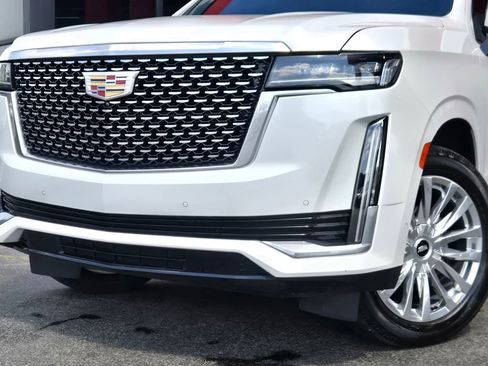 Used 2021 Cadillac Escalade ESV Premium Luxury AWD/4WD image 2