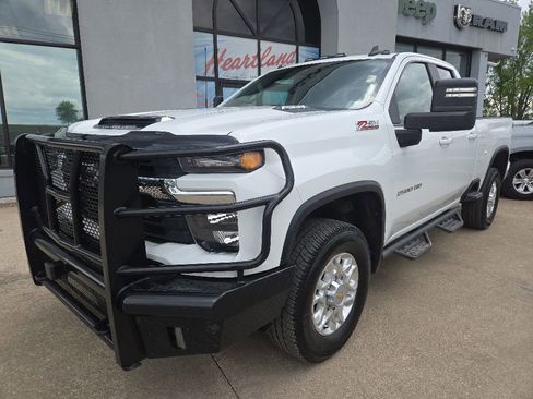 Used 2024 Chevrolet Silverado 2500 LT AWD/4WD image 2