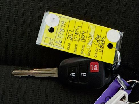 Used 2017 Toyota RAV4 LE FWD image 33