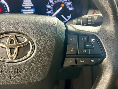 Used 2022 Toyota Sienna LE image 17