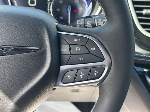 New 2026 Chrysler Pacifica Select image 15