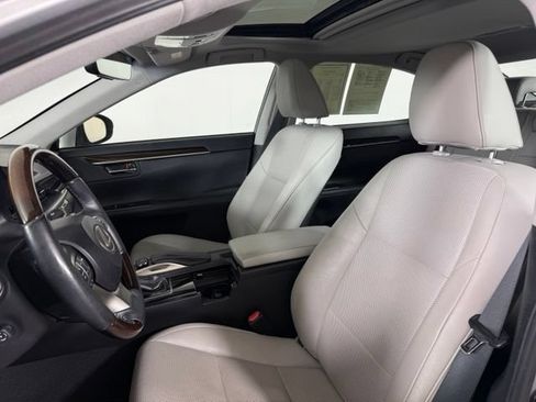 Used 2016 Lexus ES 350 w/ Navigation System Package FWD image 5