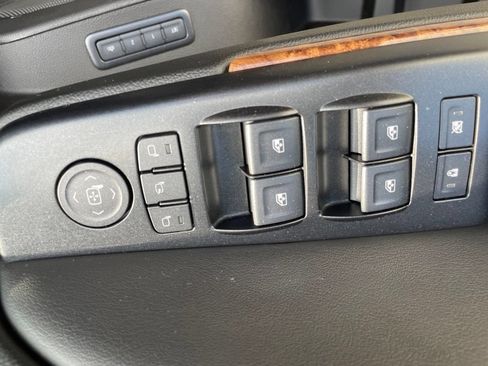 Used 2019 Chevrolet Tahoe Premier RWD image 18