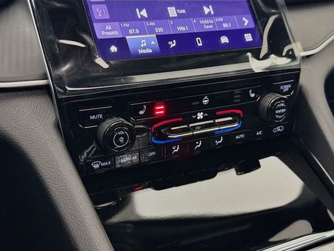 New 2025 Jeep Grand Cherokee L Altitude image 15