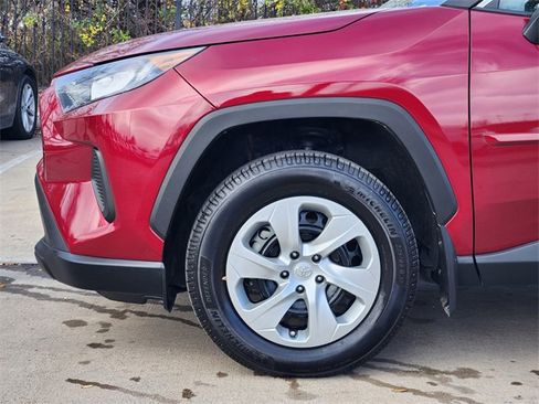 Used 2021 Toyota RAV4 LE image 8