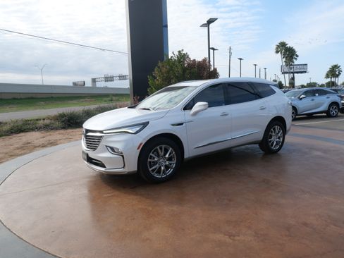 Used 2023 Buick Enclave Premium w/ Experience Buick Package image 5