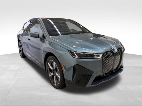 Used 2024 BMW iX xDrive50 w/ Premium Package AWD/4WD image 7