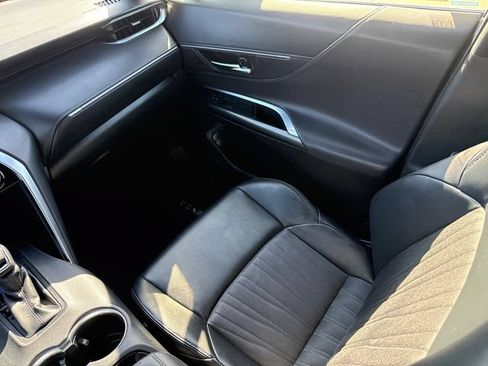 Used 2021 Toyota Venza XLE w/ Carpet Mat Package (TMS) AWD/4WD image 16