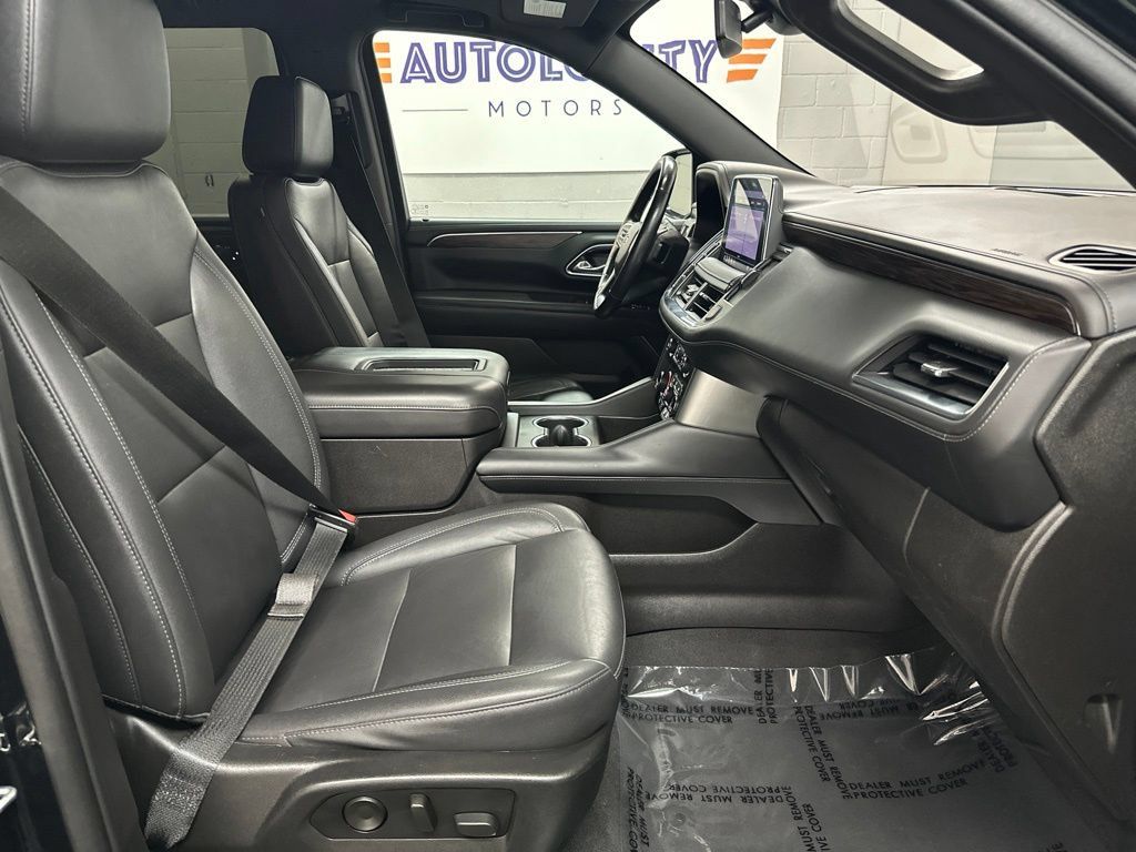 Used 2021 Chevrolet Tahoe Z71 w/ Luxury Package AWD/4WD image 19