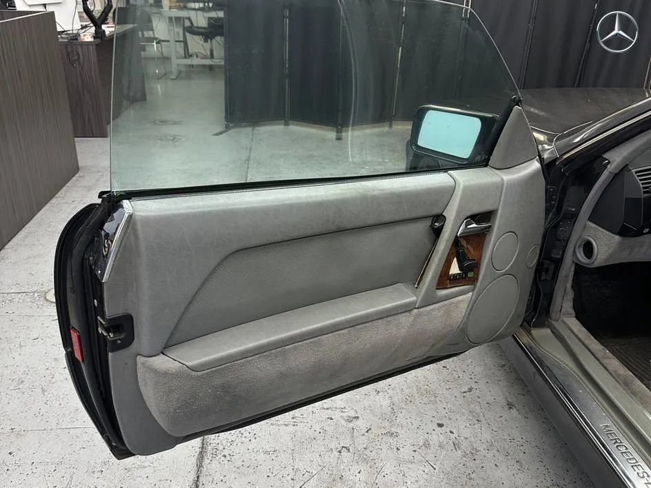 Used 1993 Mercedes-Benz 300 SL image 11