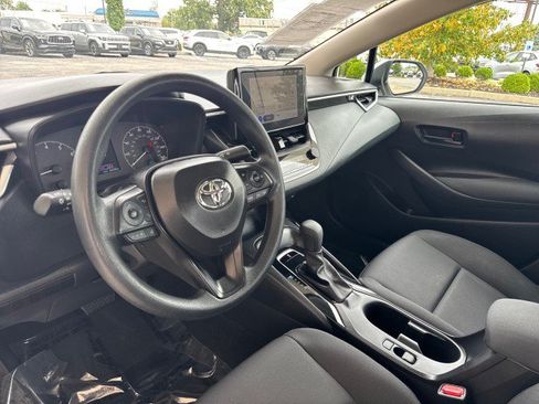 Used 2025 Toyota Corolla LE FWD image 10