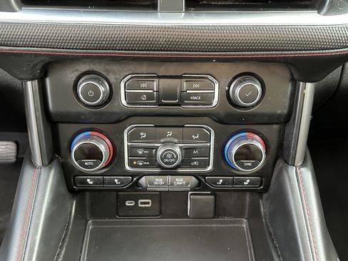 Used 2022 Chevrolet Suburban RST w/ Luxury Package image 27