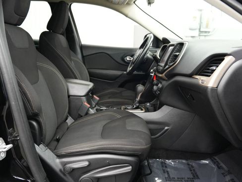 Used 2017 Jeep Cherokee Latitude w/ Safety/Convenience Group image 13