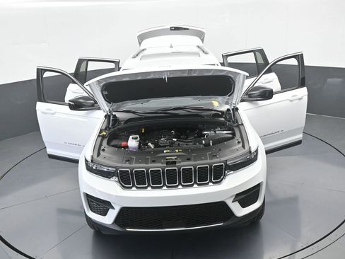 New 2025 Jeep Grand Cherokee Laredo RWD image 70
