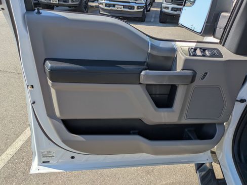 Used 2015 Ford F150 XLT w/ Equipment Group 301A Mid AWD/4WD image 16