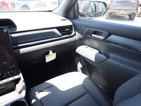 New 2027 GMC Terrain AT4 w/ Convenience Package III AWD/4WD image 21