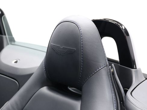 Used 2023 Aston Martin V8 Vantage Roadster RWD image 17