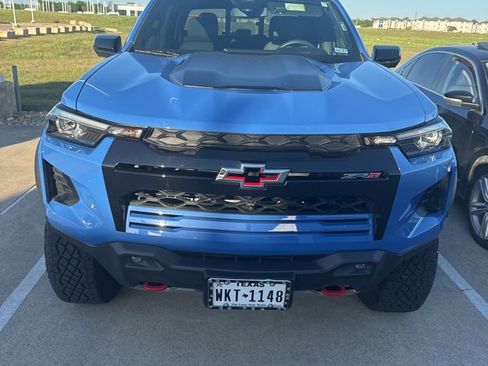 Used 2025 Chevrolet Colorado ZR2 w/ Technology Package image 2