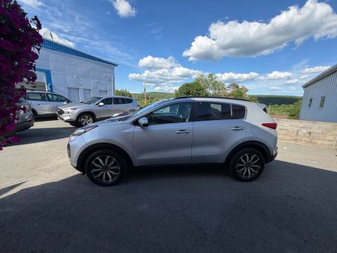 Used 2018 Kia Sportage EX w/ EX Premium Package AWD/4WD image 2