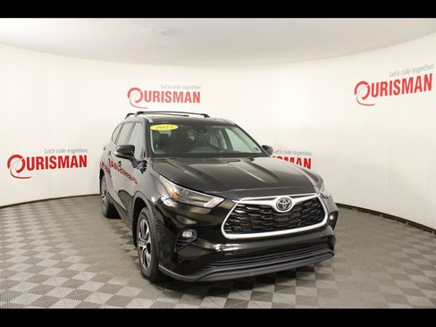 Used 2023 Toyota Highlander XLE AWD/4WD image 13