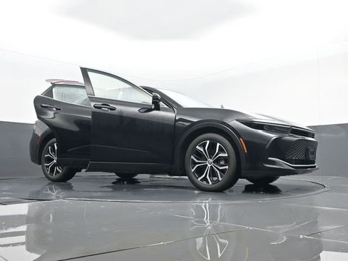 Used 2024 Toyota Crown XLE image 31