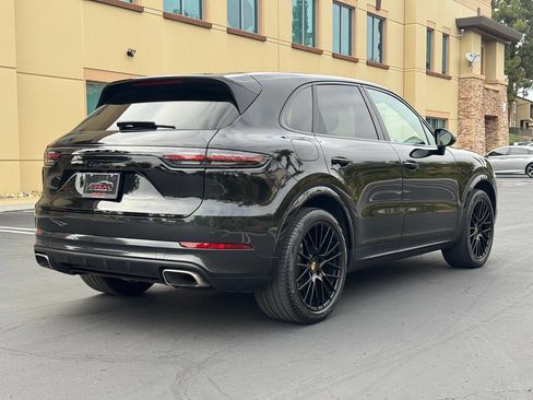 Used 2023 Porsche Cayenne Platinum Edition AWD/4WD image 5