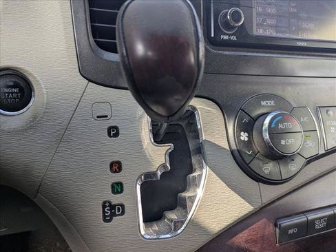 Used 2014 Toyota Sienna XLE FWD image 10