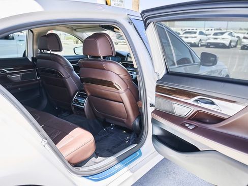 Used 2020 BMW 750i xDrive w/ Executive Package AWD/4WD image 13