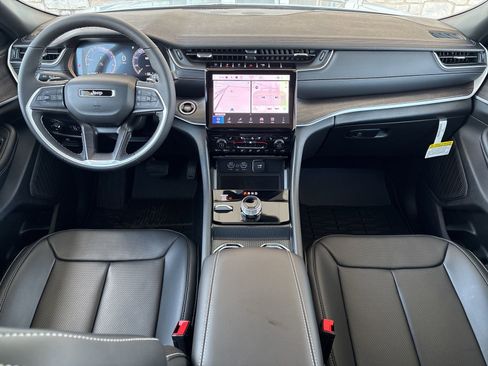 New 2025 Jeep Grand Cherokee L Limited w/ Luxury Tech Group II image 18