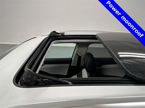 Certified 2025 Volkswagen Taos SEL image 8