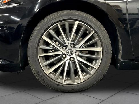 Used 2024 Lexus ES 300h w/ Premium Package FWD image 11