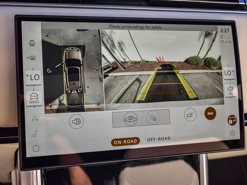 Used 2025 Land Rover Range Rover SE image 24