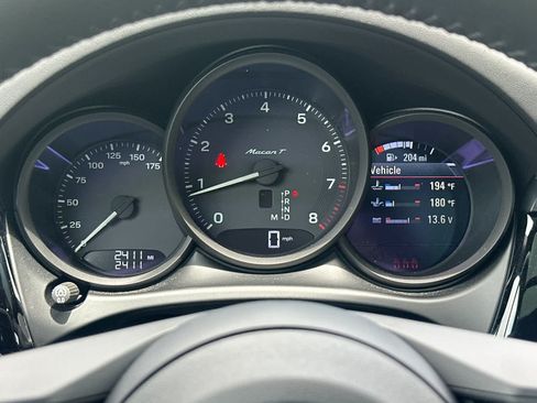 Certified 2026 Porsche Macan AWD/4WD image 29