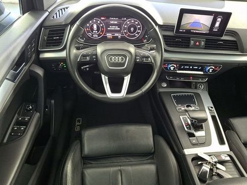 Used 2020 Audi Q5 2.0T Titanium Premium Plus w/ Premium Plus Package image 10