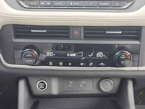 Used 2023 Nissan Rogue SV image 17