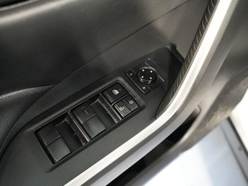 Used 2021 Toyota RAV4 LE image 17