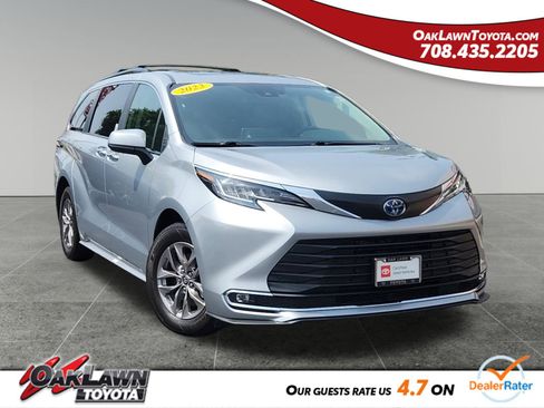 Certified 2023 Toyota Sienna XLE image 1