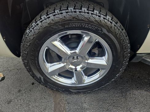 Used 2013 Chevrolet Avalanche LTZ image 28