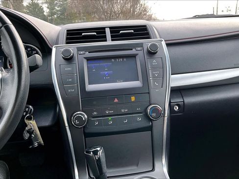 Used 2017 Toyota Camry SE image 34