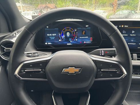 Used 2025 Chevrolet Equinox LT FWD image 29