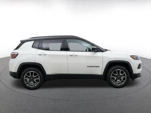 Used 2025 Jeep Compass Trailhawk AWD/4WD image 11