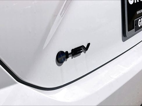 New 2026 Toyota Camry Hybrid FWD image 15
