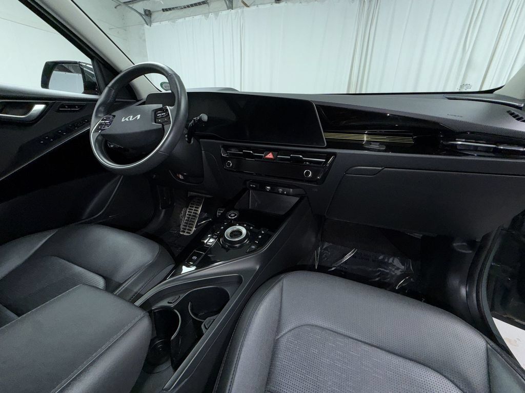 Used 2024 Kia Niro SX Touring FWD image 19