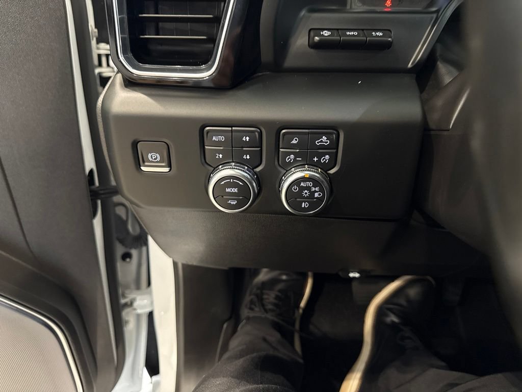 Used 2024 GMC Sierra 1500 Denali w/ Technology Package AWD/4WD image 36