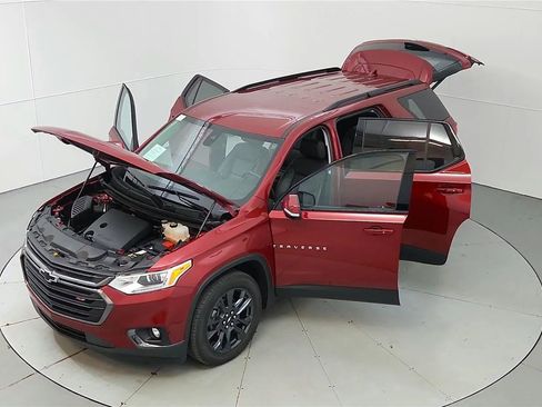 Used 2020 Chevrolet Traverse RS image 41