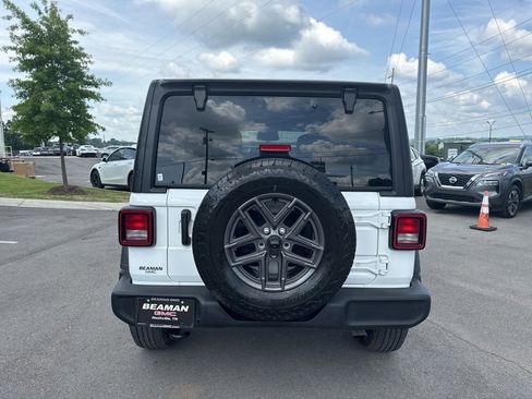 Used 2025 Jeep Wrangler Unlimited Sport AWD/4WD image 6